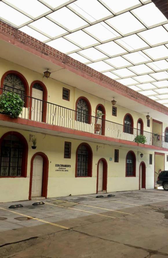 Hotel Maya Ixtlan Ixtlan del Rio Екстериор снимка